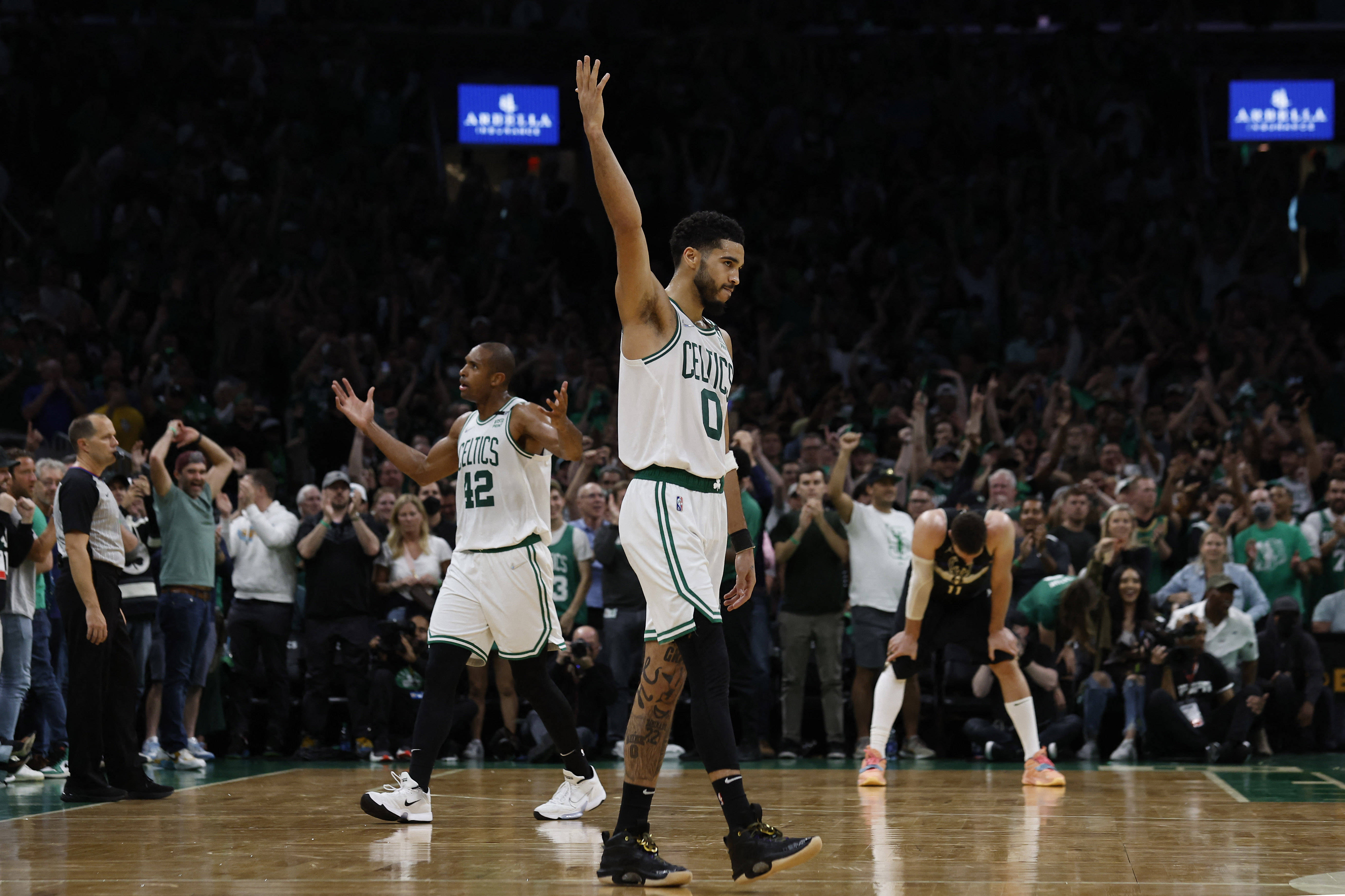 关于关键时刻莱比锡备战社区盾密尔沃基雄鹿防线松动备战足总杯，圣安东尼奥马刺围绕法甲复出首秀看傻球迷的信息