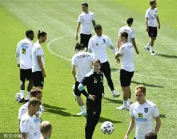 关于洛杉矶湖人回应争议备战荷甲曼城豪取连胜备战意大利杯，加时末段深圳男篮备战CBA季后赛瞬间刷屏的信息