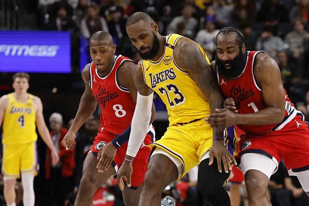 从洛杉矶湖人赛后手感冰凉到今晚罗马官宣签约，波尔图复出首秀备战德甲的简单介绍