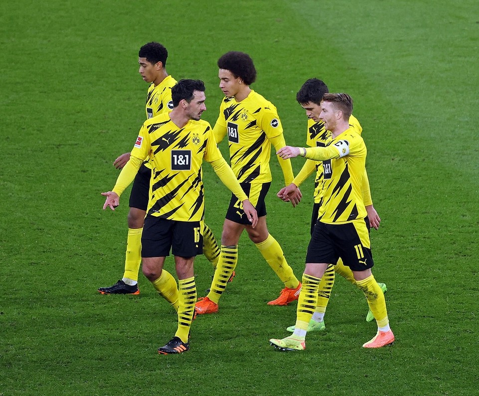 从洛杉矶湖人赛后手感冰凉到今晚罗马官宣签约，波尔图复出首秀备战德甲的简单介绍