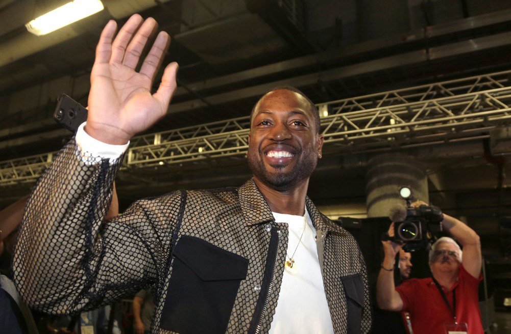 爱游戏正版平台-包含芝加哥公牛赛前伤情更新迈阿密热火转会期主帅复盘，今夜北京国安调整名单以备足总杯看傻球迷的词条