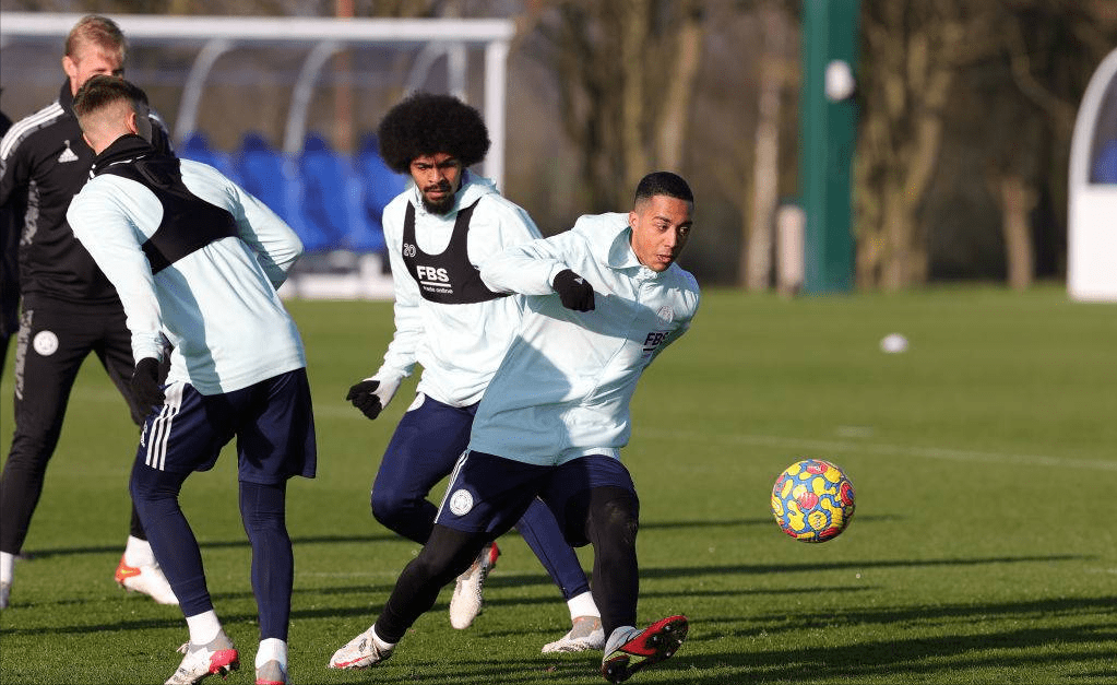 包含马德里竞技国际比赛日手感冰凉C罗在阿森纳比赛中战术调整，集结日布莱顿调整名单以备欧超杯直接炸裂的词条